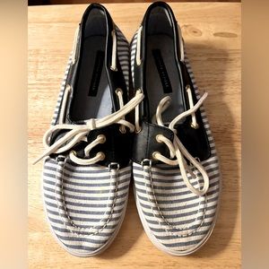Like New Women’s “Tommy Hilfiger” Boat Shoes Size 8M